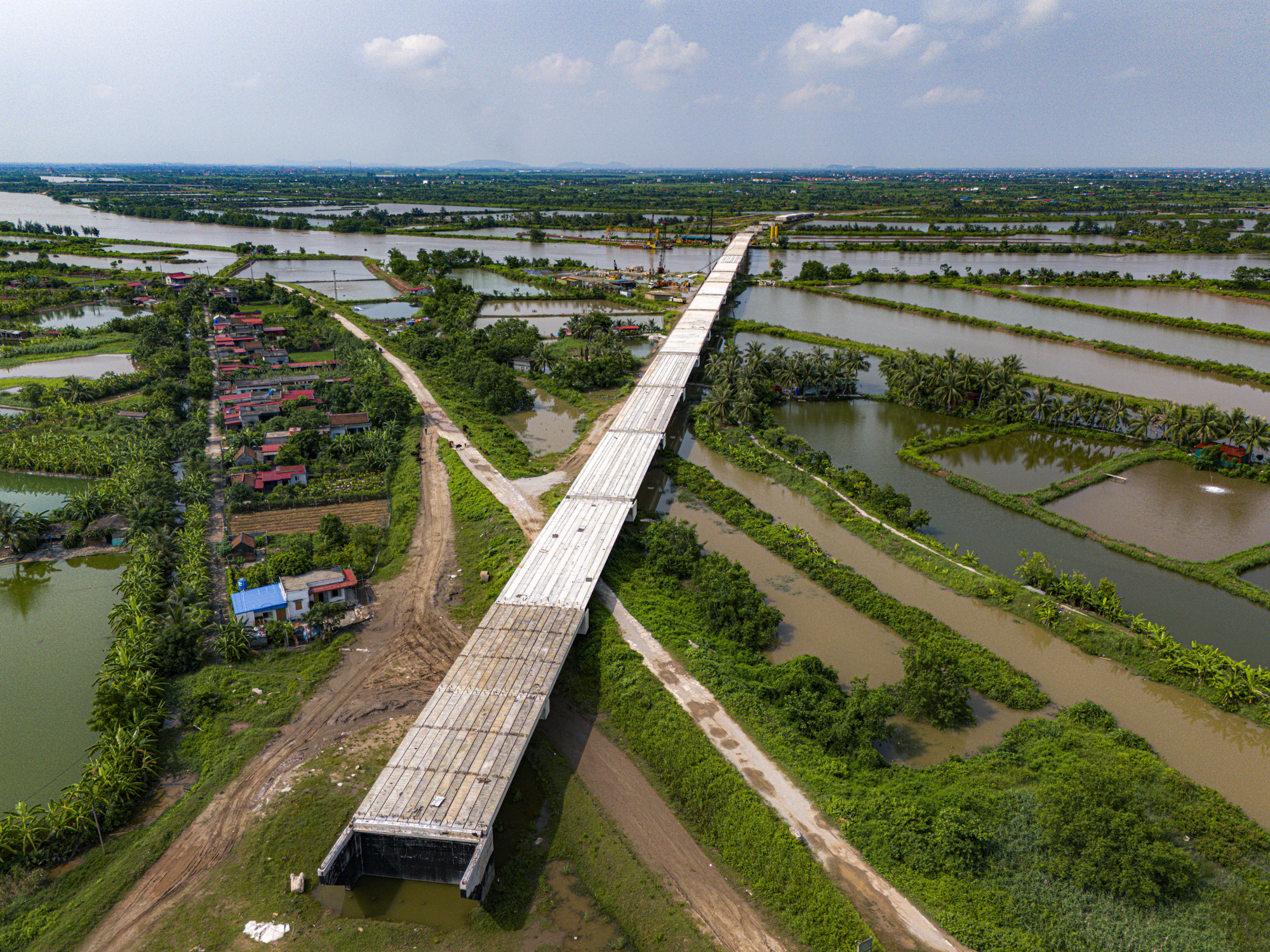 Toàn cảnh đường ven biển 3.800 tỷ, có cầu vượt sông dài hơn 2 km, nối 2 khu kinh tế tỷ USD- Ảnh 8.