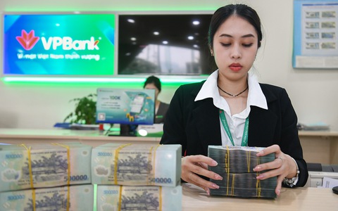 VPBank vừa tăng mạnh lãi suất tiết kiệm từ hôm nay (8/8), một loạt ngân hàng lớn nâng lãi suất huy động ngay đầu tháng 8- Ảnh 1. VPBank vừa tăng mạnh lãi suất tiết kiệm từ hôm nay (8/8), một loạt ngân hàng lớn nâng lãi suất huy động ngay đầu tháng 8- Ảnh 1.
