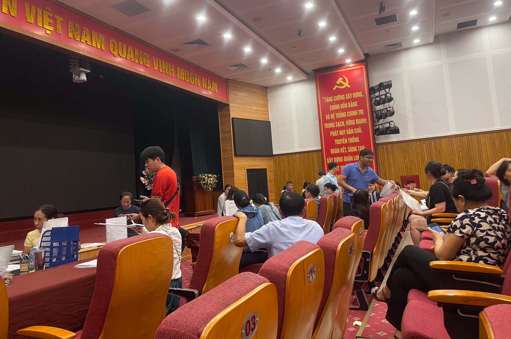 Dự án nhà ở xã hội đắt nhất lịch sử, người quan tâm nhiều đến mức làm quá tải văn phòng đất đai- Ảnh 4. Dự án nhà ở xã hội đắt nhất lịch sử, người quan tâm nhiều đến mức làm quá tải văn phòng đất đai- Ảnh 4.